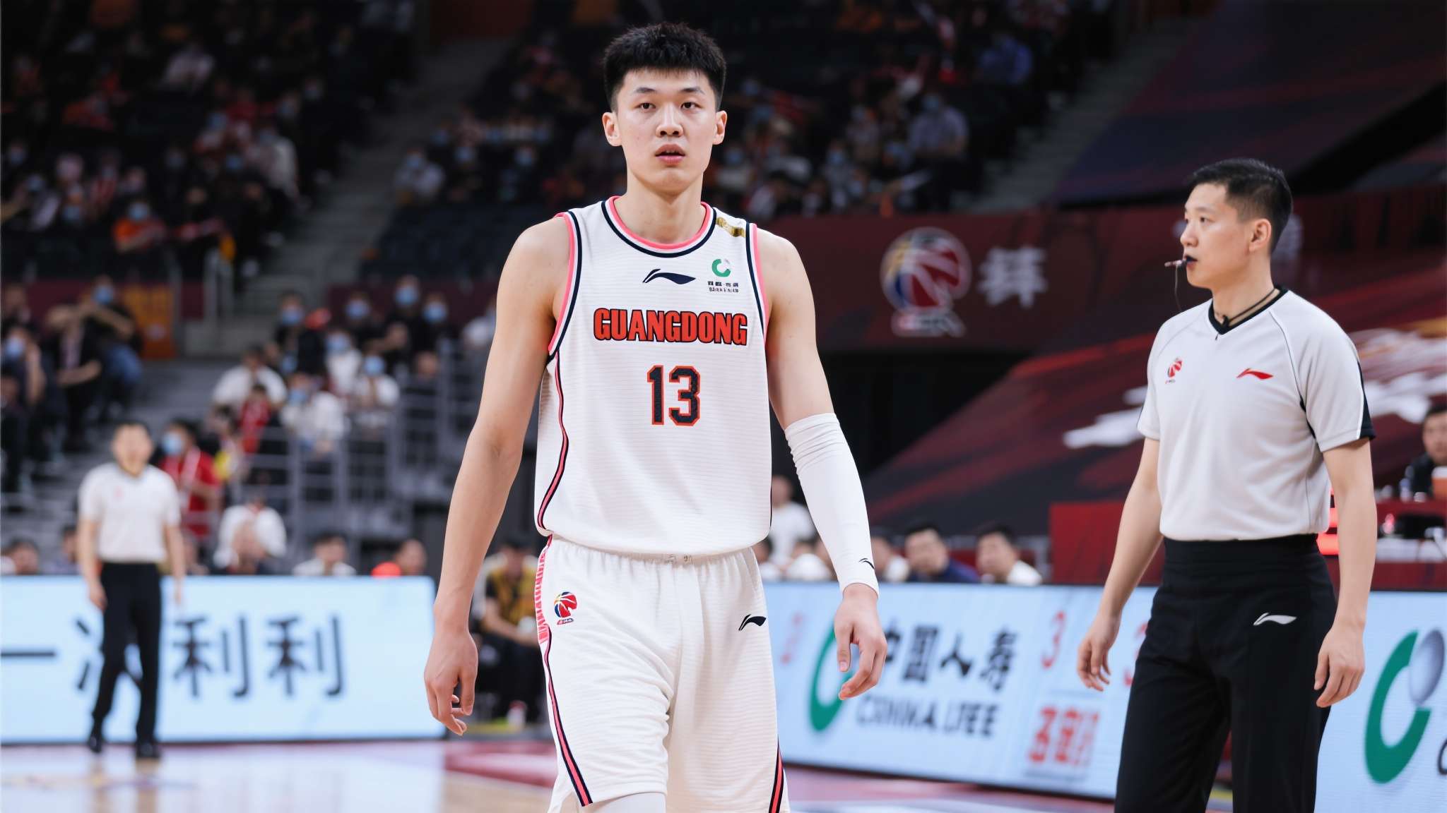 广东宏远传来3大利好消息 在CBA这个瞬息万变的赛场上,强队也难免经历各种风浪。近日,关于广东男篮的新一轮